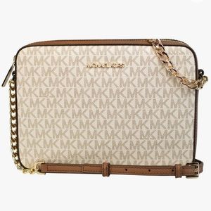 Crossbody baggg 🤍